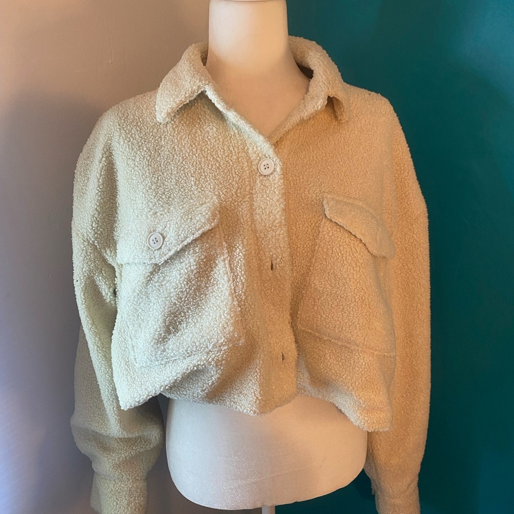 Cropped teddy shacket size Large - Picture 2 of 4